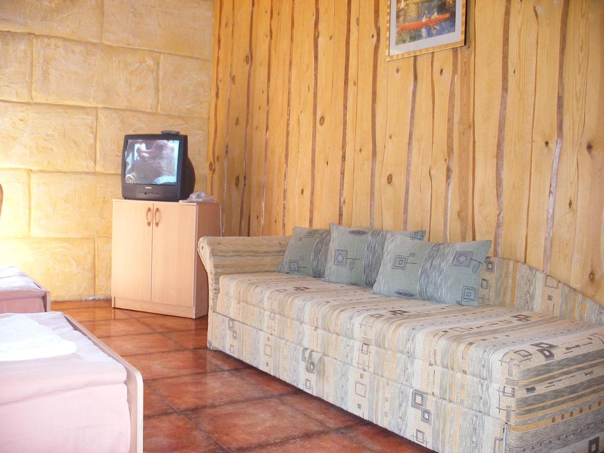 Tvirtove Prie Didziulio Hotel Dėdeliškės Exterior foto