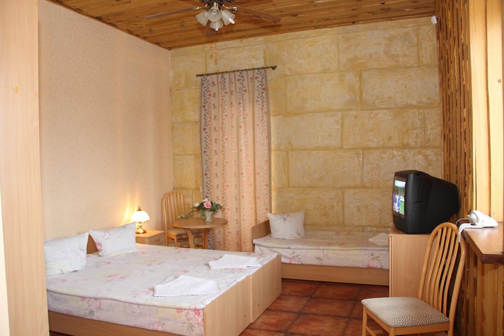 Tvirtove Prie Didziulio Hotel Dėdeliškės Habitación foto